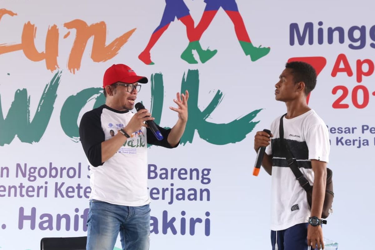 Menteri Ketenagakerjaan (Menaker) M Hanif Dhakiri dalam acara Fun Walk Skill For Future di BBPLK Bekasi pada Minggu (7/4/2019).
