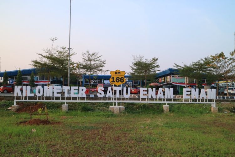 suasana rest area di tol Cipali