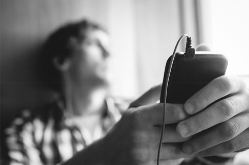 Terungkap, Alasan Penderita Depresi Suka Dengar Lagu Sedih