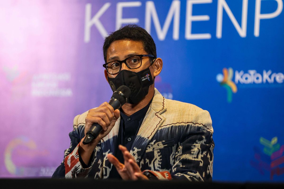 Menteri Pariwisata dan Ekonomi Kreatif/Kepala Badan Pariwisata dan Ekonomi Kreatif Sandiaga Salahuddin Uno memberikan sambutan saat peluncuran Anugerah Desa Wisata Indonesia (ADWI) 2022 di Jakarta, Jumat (18/2/2022). Kemenparekraf meluncurkan program ADWI tahun 2022 dengan tema ''Kebangkitan Ekonomi Demi Indonesia Bangkit'' yang bertujuan untuk memberikan dampak positif bagi pemulihan ekonomi, terutama bagi masyarakat desa.