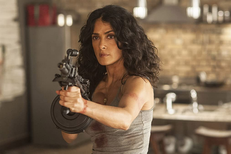 Salma Hayek dalam film aksi thriller Everly (2014).