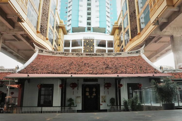 Tampak gedung Candra Naya dari depan