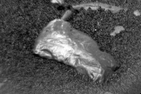 Robot Curiosity Temukan Benda Berkilau di Permukaan Mars