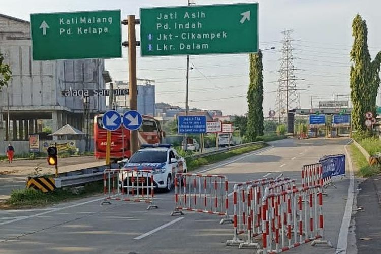 Pengalihan lalu lintas imbas one way di Tol Jakarta-Cikampek