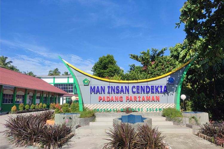 MAN Insan Cendekia Padang Pariama meraih peringkat pertama SMA terbaik dari Sumatera Barat dalam daftar Top 1000 Sekolah yang telah dirilis oleh Lembaga Tes Masuk Perguruan Tinggi (LTMPT).
