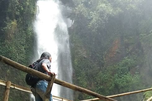 Pelangi Itu Begitu Dekat di Air Terjun Lembah Pelangi...