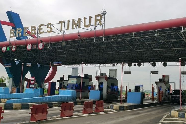 Gerbang Exit Tol Brebes Timur atau Brexit terpantau lengang, Rabu (27/4/2022). 