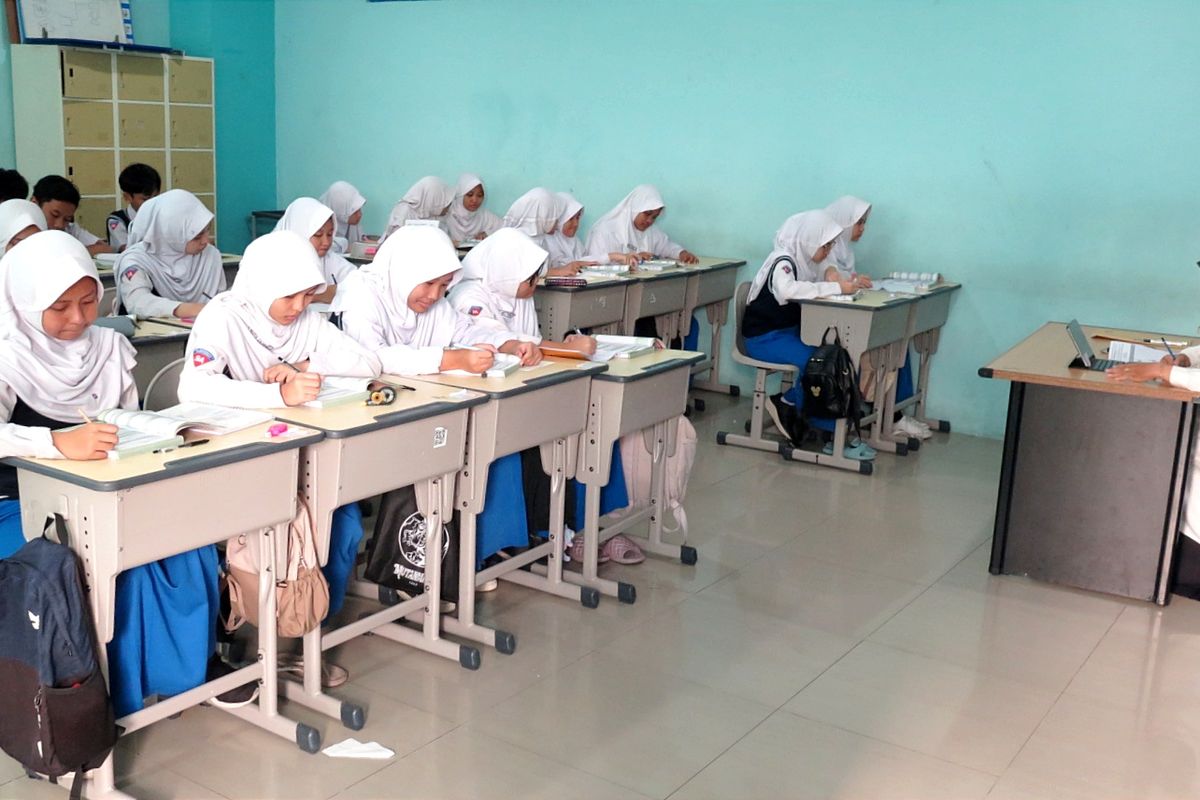 Wakil Ketua Komisi X DPR Tolak Rencana Sekolah Daring untuk Efisiensi Anggaran