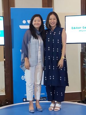 Executive Vice President Operational Blibli Lisa Widodo (kiri) dan Executive Vice President Consumer Goods Blibli, Fransica Krisantia Nugraha (kanan) dalam peluncuran kampanye #KarenaKeluargaNo1 di Jakarta (20/12).