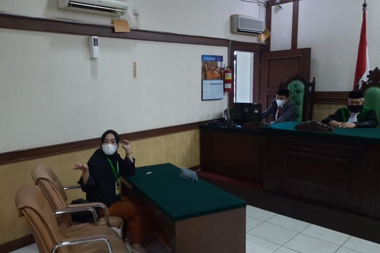 Ririe Fairus, istri Ayus Sabyan menghadiri sidang perceraian dengan agenda mediasi di Pengadilan Agama Jakarta Utara, Rabu (3/3/2021)