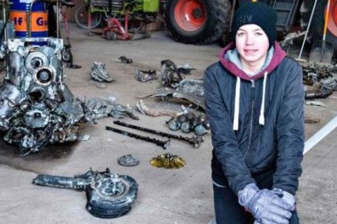 Bocah Ini Temukan Sisa Pesawat Tempur Jerman Terkubur di Kebunnya