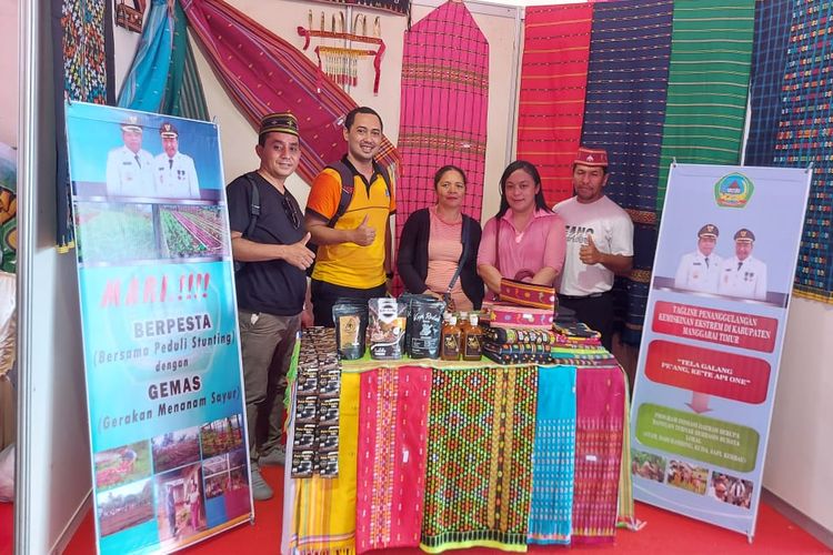 Sentra UMKM atau IKM Rana Tonjong, Kelurahan Rana Loba, Kecamatan Borong, Kabupaten Manggarai Timur, NTT mengikuti pameran produk kain tenun di tingkat Nasional beberapa waktu lalu.