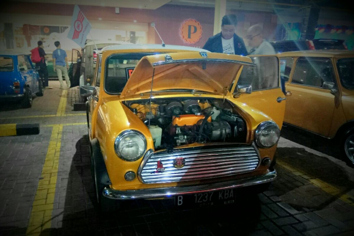 Morris Mini Cooper MK 4, diproduksi sekitar Tahun 1979 hingga 1980-an. Sama seperti MK3, pada mobil ini sudah menggunakan engesel kaca putar pada pintu kemudi dan penumpang di sebelahnya. Selain itu, pada umumnya, kapasitas mesin yang digunakan MK 4 juga sekitar 1.000 Cc.