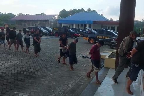 Pelaku Judi Sabung Ayam di Toraja Utara Kocar-kacir Digerebek Petugas, 37 Orang Diamankan