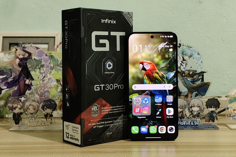 Infinix GT 30 Pro dengan kotak penjualannya.
