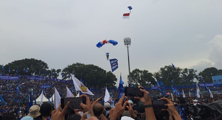 Prabowo Joget di Hadapan SBY Saat Kampanye di Malang, lalu Disambut Aksi Terjung Payung