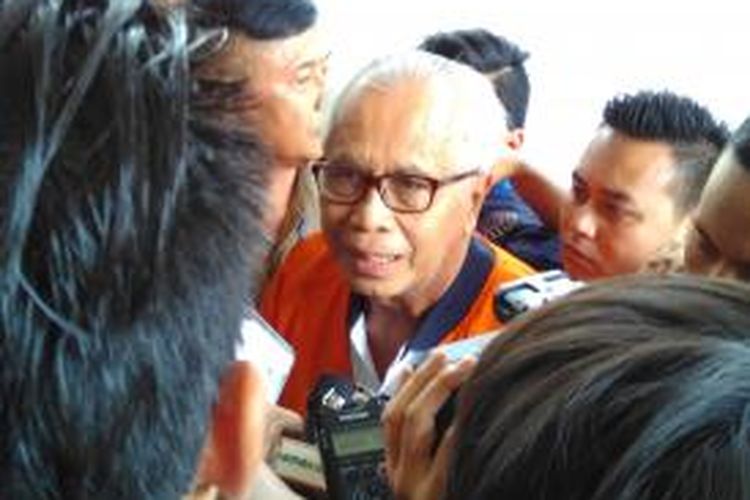 Pengacara OC Kaligis menjadi tahanan KPK terkait kasus dugaan suap kepada hakim PTUN Medan.