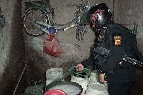 Jadi Gudang Miras Tuak, Rumah di Kampung Tasikmalaya Digerebek Polisi Jelang Nataru