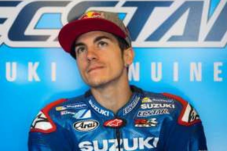 Pebalap Suzuki Ecstar asal Spanyol, Maverick Vinales, menunggu di paddock saat sesi latihan bebas pertama GP Jerman di Sachsenring, Jumat (15/7/2016).