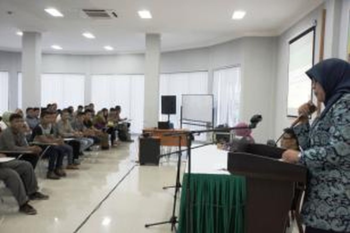 Direktur Jenderal PPHP Yusni Emilia Harahap di Cisarua, Bogor, Senin (25/5/2015, saat memberikan sambutan Bimbingan Teknis mencetak pengusaha untuk membangun agroindustri pedesaan. Kementan menargetkan 1.700 pengusaha untuk tahun ini di seluruh Indonesia.
