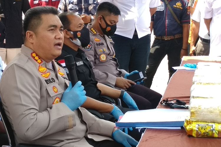 Kapolrestabes Medan, Kombes Pol Riko Sunarko menyebutkan pihaknya menangkap seorang kurir sabu-sabu sebanyak 40 kilogram. Dalam waktu dua bulan, dia bisa hasilkan Rp 920 juta.