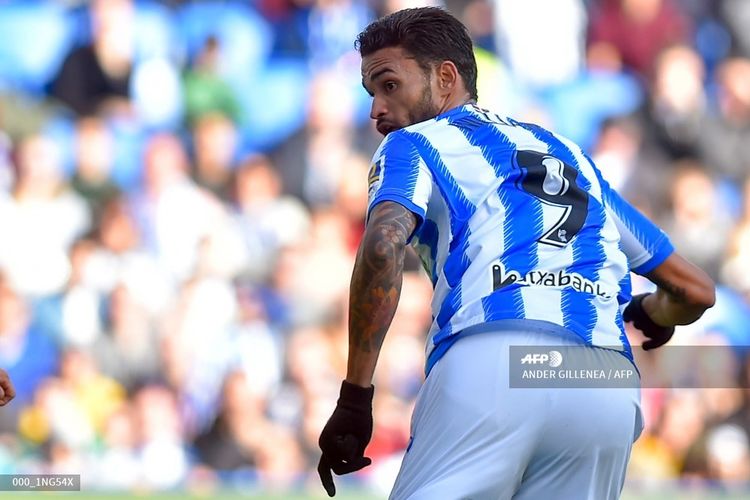 Striker Real Sociedad, Willian Jose, beraksi pada laga LaLiga musim 2019-2020.