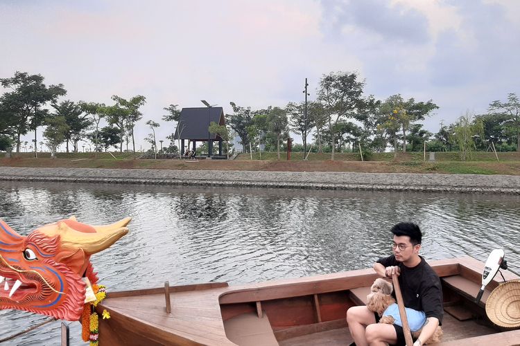 Foto : 6 Aktivitas di Greenbelt PIK 2, Bisa Naik Perahu hingga Kemah