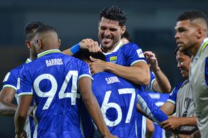 Julio Cesar Bertekad Tambah Koleksi Trofi Bersama Persib