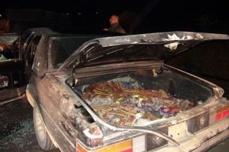 Inilah mobil dengan bahan peledak yang diperkirakan sebanyak 400 kilogram yang berhasil dijinakkan militer Lebanon di Lembah Bekaa, Jumat (22/11/2013).