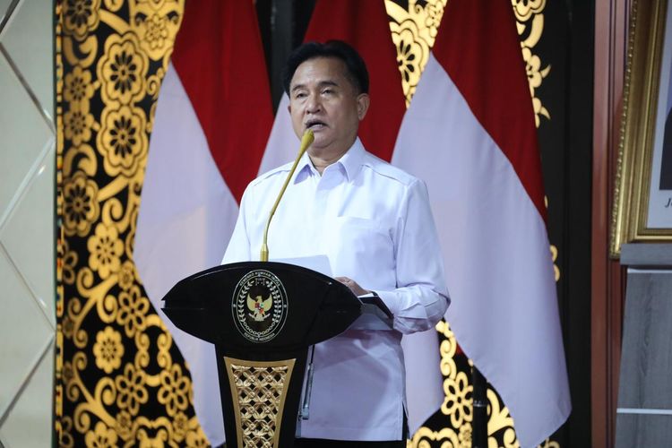 Menteri Koordinator (Menko) Bidang Hukum, Hak Asasi Manusia, Imigrasi, dan Pemasyarakatan (Kumham Imipas) Yusril Ihza Mahendra dalam acara Penandatanganan Perjanjian Kinerja, Pencanangan Pembangunan ZI, dan Launching Website Kemenko Kumham Imipas di Jakarta, Jumat (10/1/2025).
