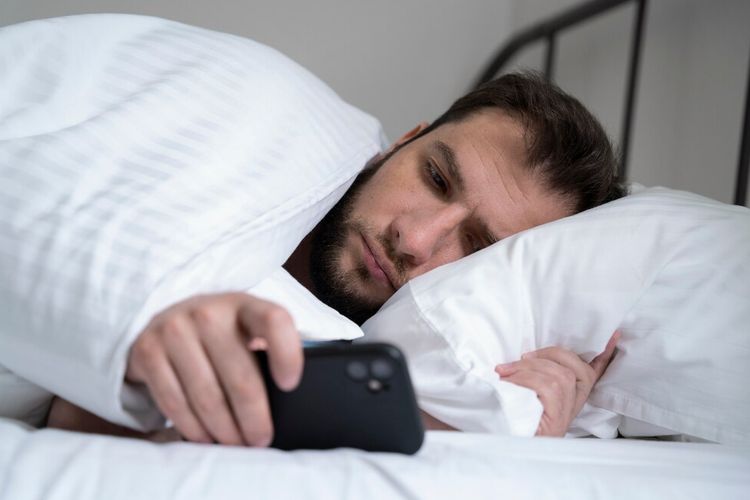 Menurut sebuah studi, menonton video pendek sebelum tidur bisa menyebabkan tekanan darah naik