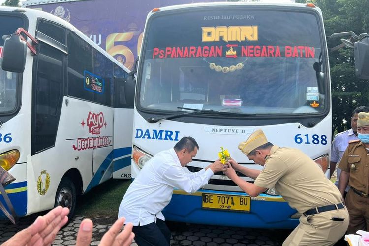 Bus perintis DAMRI di Kabupaten Tulang Bawang Barat, Lampung dengan rute Pasar Panaragan - Negara Batin