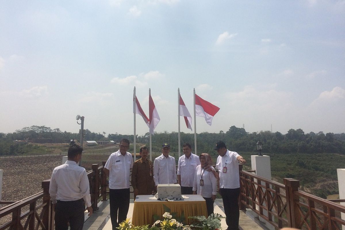 Dirjen Sumber Daya Air Kementerian PUPR Hari Suprayogi beserta meresmikan Bendungan Sindangheula, Serang, Banten, Senin (25/11/2019).

