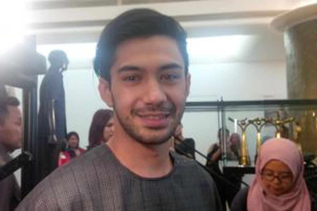 Artis peran Reza Rahadian diabadikan dalam perayaan apresiasi 10 tahun Reza Rahadian berkarya di industri film, di XXI Plaza Indonesia, Jakarta Pusat, Rabu (2/9/2015).