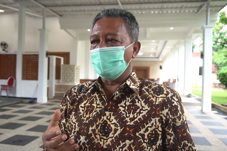 Bupati Pacitan Indartato, ketika memberikan keterangan di kantor bupati, terkait pembatalan dana hibah Rp. 9 Miliar untuk pembangunan museum dan galeri SBY-ANI, Selasa (23/02/2021).