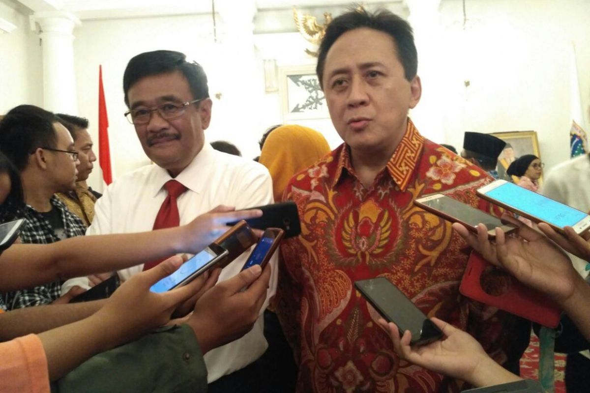 Ketua Bekraf Triawan Munaf dan Gubernur DKI Jakarta Djarot Saiful Hidayat di Balai Kota DKI Jakarta, Senin (2/10/2017). 