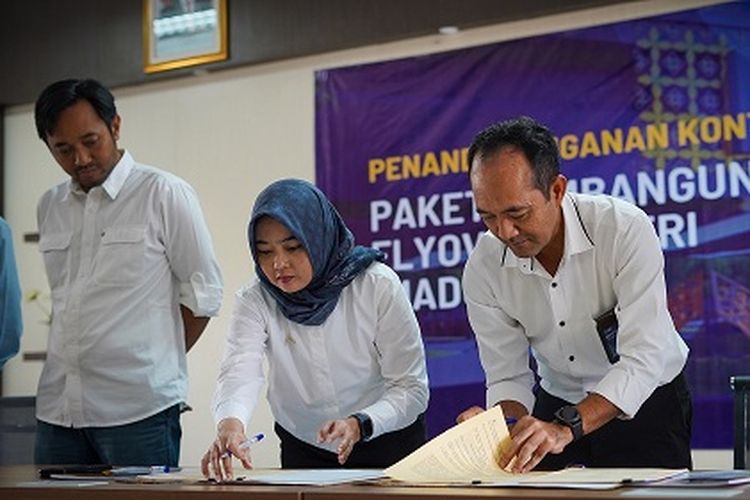 WIKA dipercaya Kementerian Pekerjaan Umum dan Perumahan Rakyat (PUPR) sebagai kontraktor pembangunan Fly Over Arteri (Madukoro), Jawa Tengah.