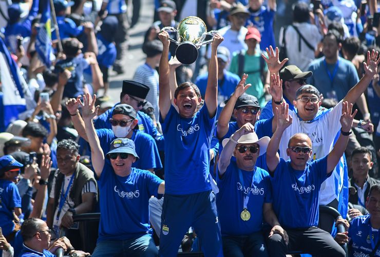 BERITA FOTO Konvoi Juara Persib, Bandung Lautan Biru