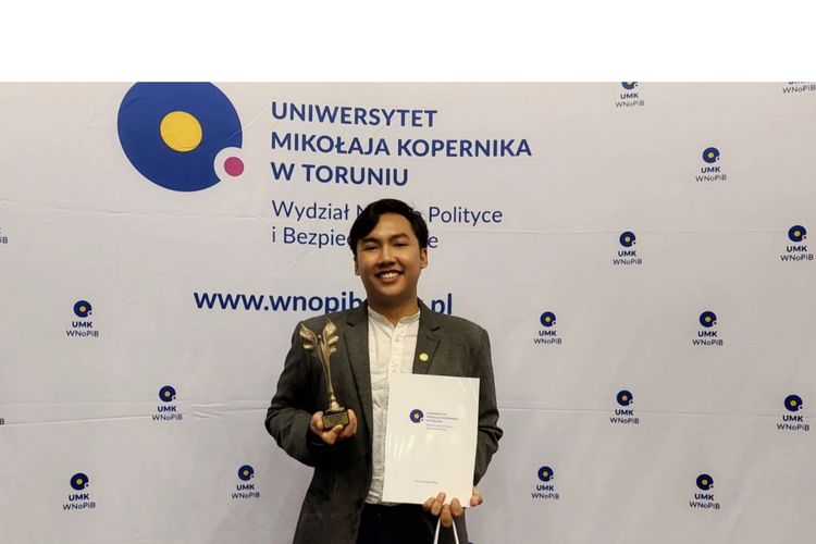 Lalu Ary Kurniawan Hardi, alumnus Unair jadi mahasiswa terbaik di Polandia. 