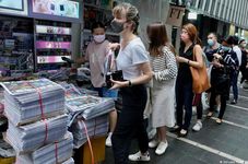 Hong Kong: Hundreds line up for last 'Apple Daily' edition