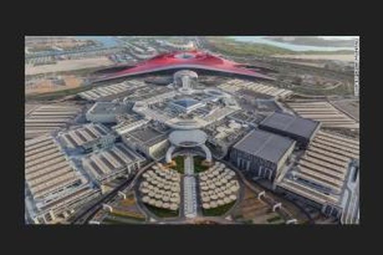 Memuat 400 toko, Yas Mall akan menjadi pusat perbelanjaan terbesar kedua di Uni Emirat Arab. Pengembang berharap, mal ini akan menyaingi kesuksesan Dubai Mall yang luasnya dua kali lipat Yas Mall, yakni 502.000 meter persegi. 