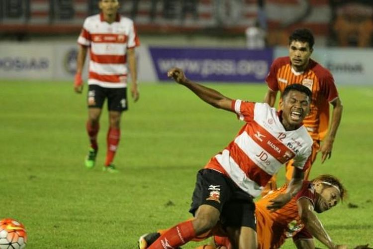 Duel antara Pusamania Borneo FC dan Madura United pada perempat final Piala Presiden 2017 di Stadion Manahan harus diselesaikan melalui adu penalti, Sabtu (25/2/2017). 