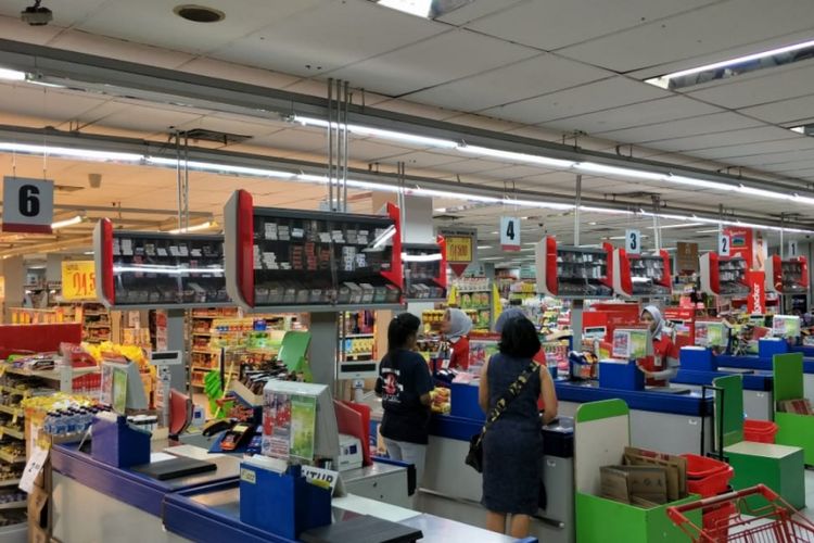 Superindo di Bekasi sudah terapkan biaya tambahan untuk kantong plastik kepada konsumen, Jumat (1/3/2019).
