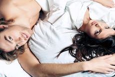 Manfaat Tidur sembari Dipeluk dari Belakang oleh Pasangan