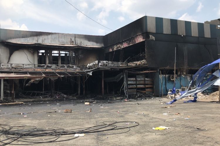 Kondisi Cahaya Swalayan di Jalan Cilandak KKO, Ragunan, Pasar Minggu, Jakarta Selatan pasca-kebakaran yang terjadi pada Selasa (21/9/2021) malam.