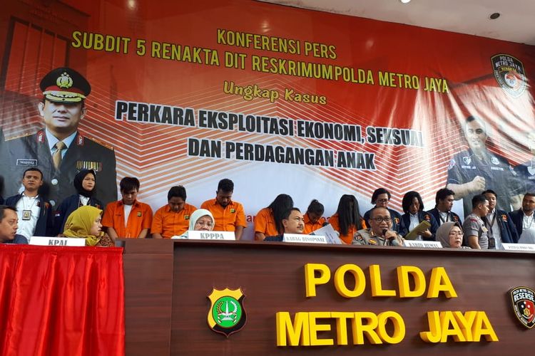 Konferensi pers kasus eksploitasi anak di bawah umur di Polda Metro Jaya, Jakarta Selatan, Selasa (21/1/2020).