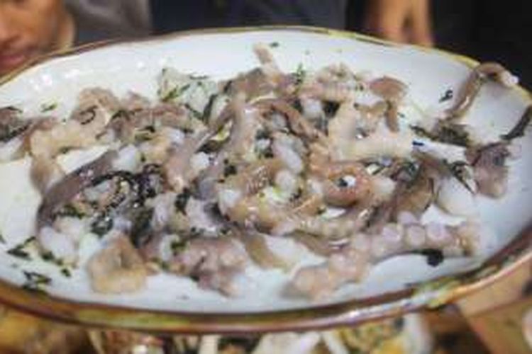 Sannakji, hidangan khas Korea terbuat dari gurita hidup yang dipotong-potong