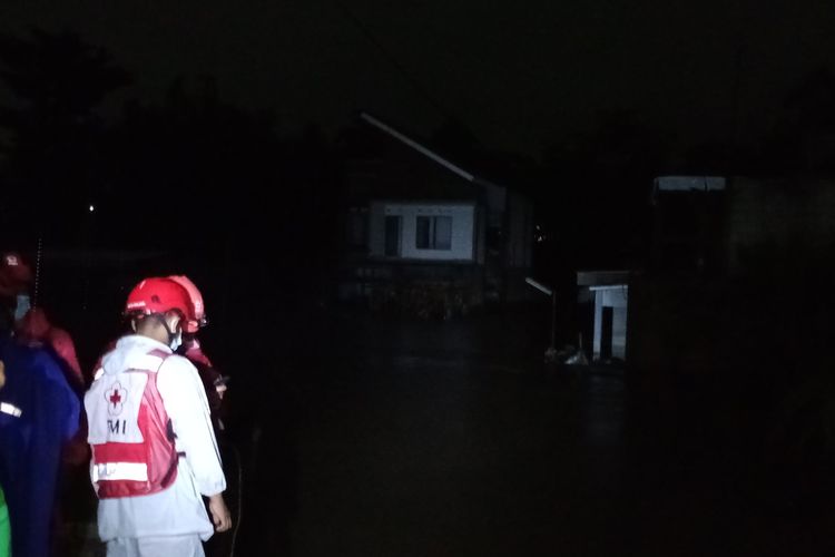 Kondisi banjir di RT 05 RW 08, Kelurahan Pandanwangi, Kecamatan Blimbing, Kota Malang, Jawa Timur pada Senin (14/3/2022).