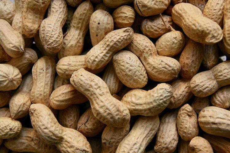 The benefits of peanuts are that they can reduce belly fat