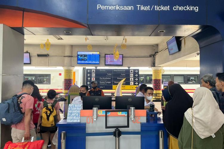 Manager Humas PT KAI Divre 1 SU, Anwar Solikhin menyebut: total penumpang pada Selasa (25/4/2023) sebanyak 14.097 orang.Tujuan favorit adalah Medan-Tanjungbalai dan Medan-Rantauprapat. 
